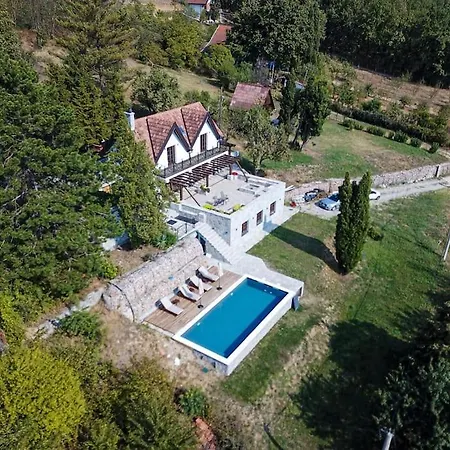 Serenity Hill Villa *